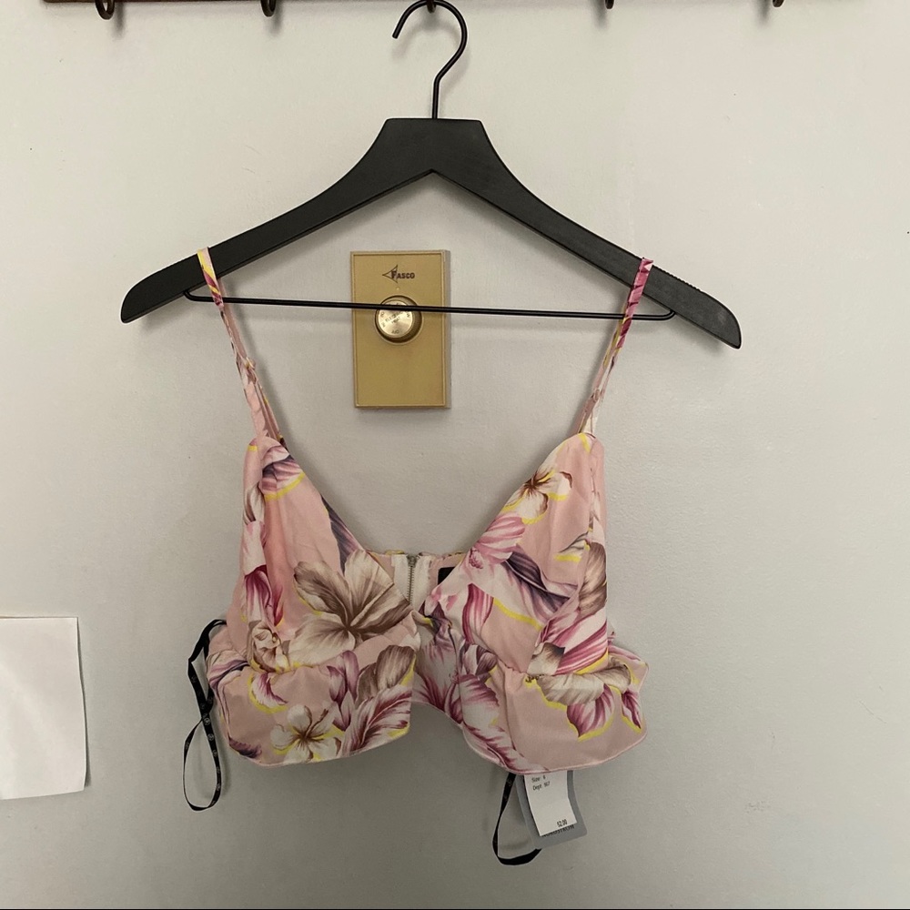 MISSGUIDED Tropical Print Crop Camisole - Picture 5 of 6